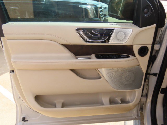 Used 2020 Lincoln Navigator L Reserve w/ Luxury Package image 24