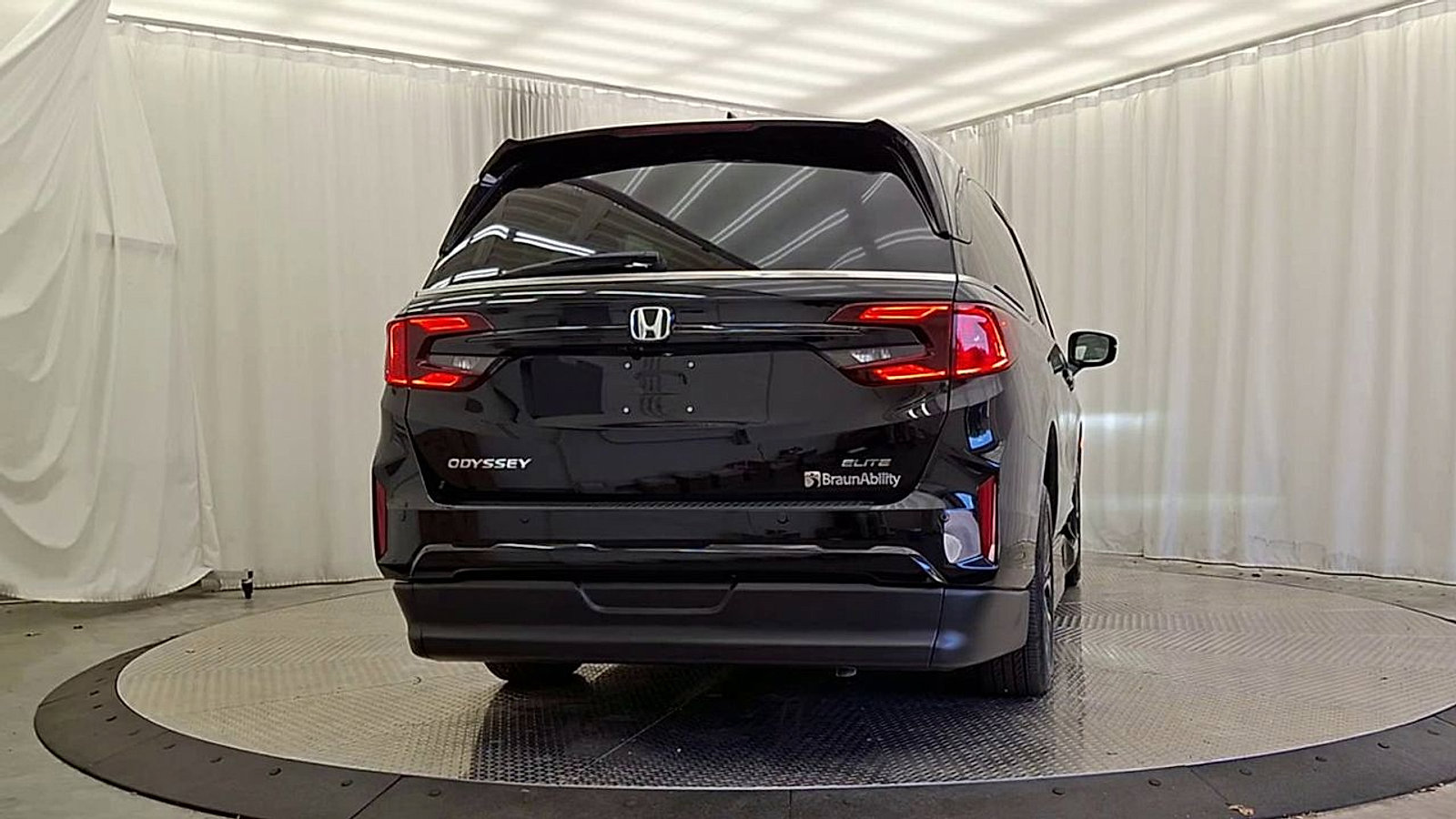 Used 2025 Honda Odyssey Elite image 8