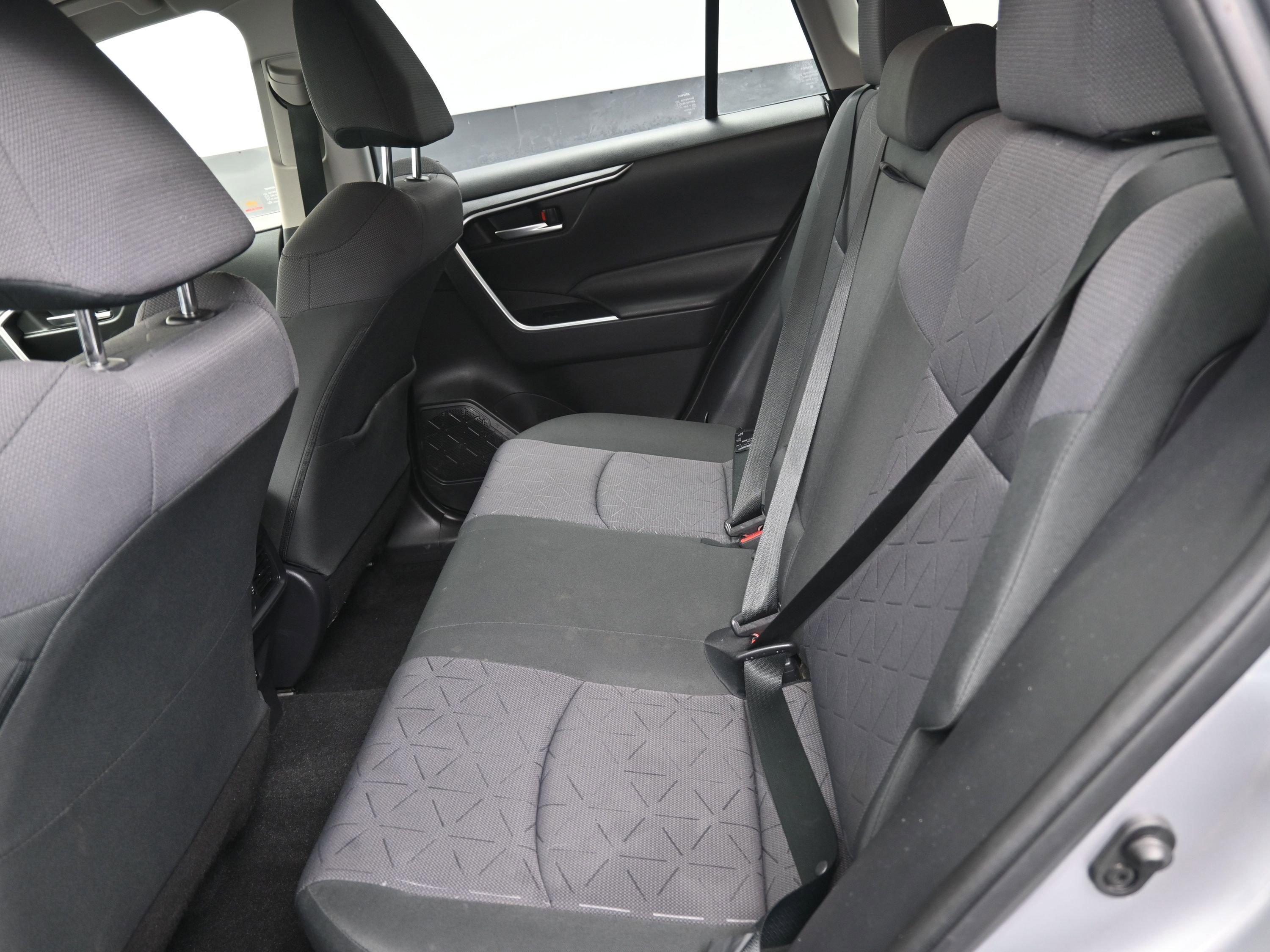 Used 2020 Toyota RAV4 XLE w/ Convenience Package image 28