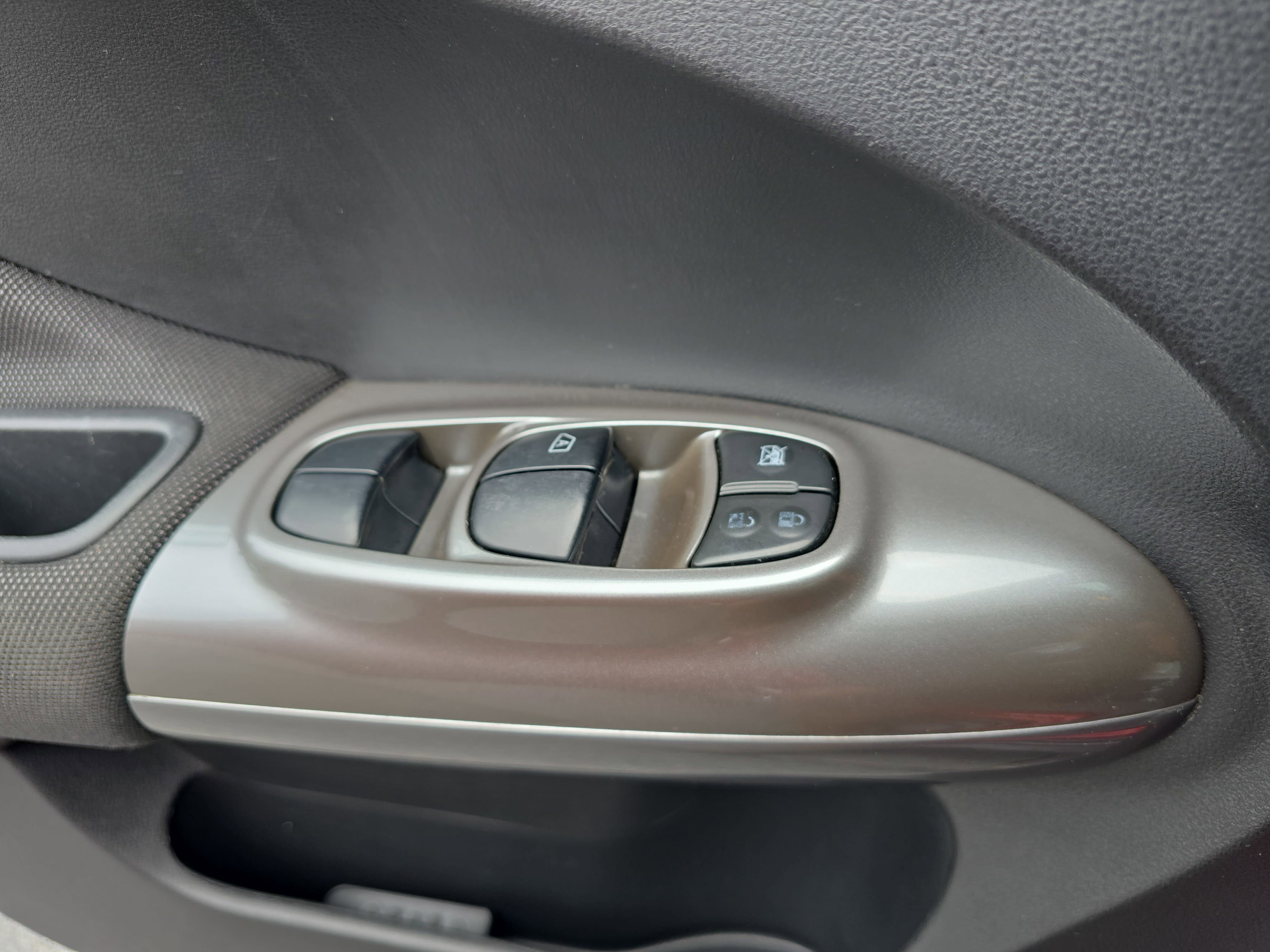 Used 2012 Nissan Juke SL AWD/4WD image 26