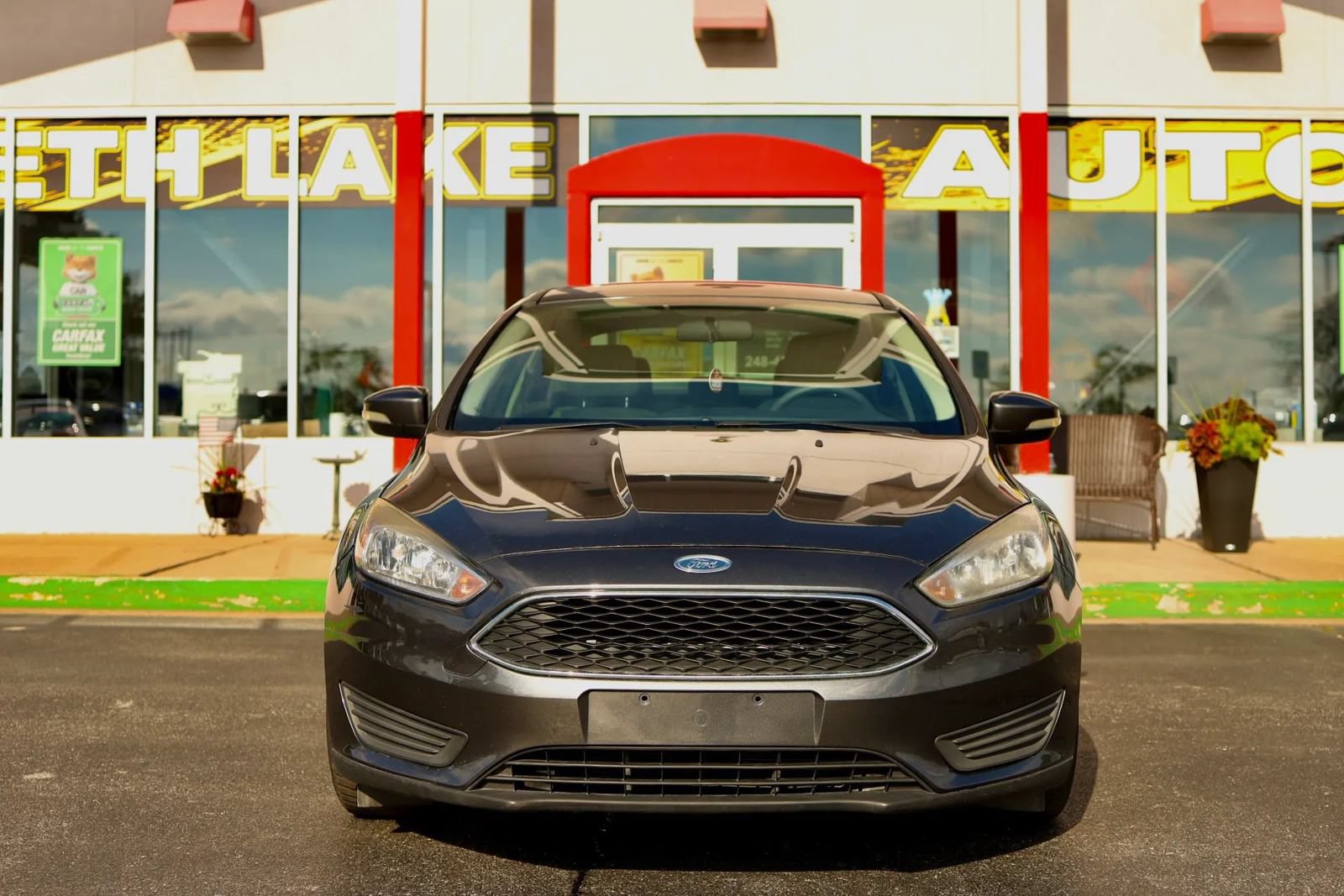 Used 2016 Ford Focus SE w/ SE Power Seat Package FWD image 2