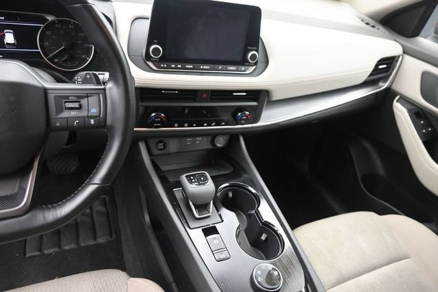 Used 2025 Nissan Rogue SV AWD/4WD image 16