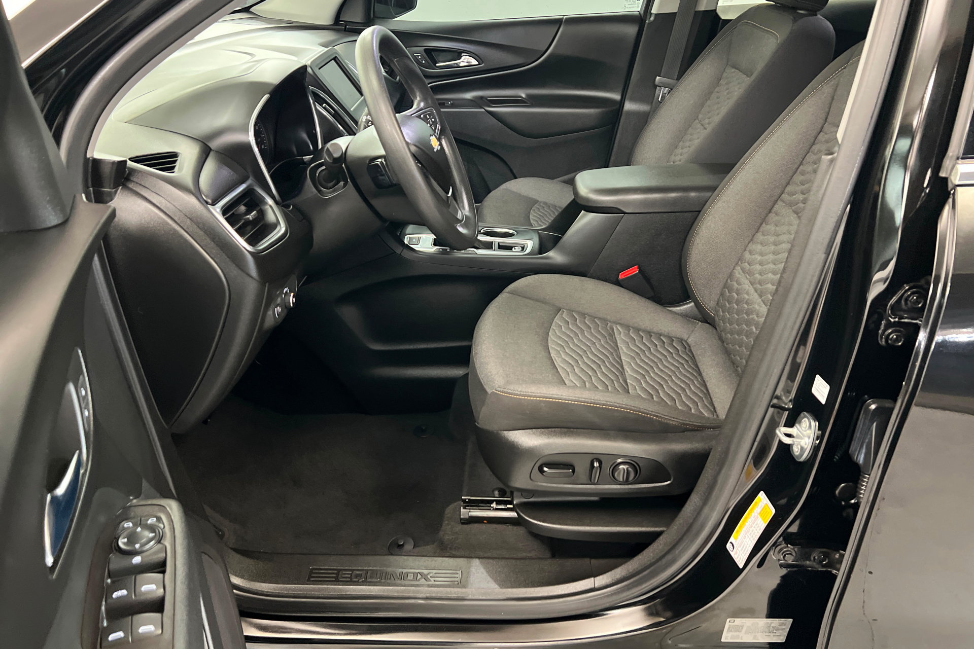 Used 2020 Chevrolet Equinox LT FWD image 18