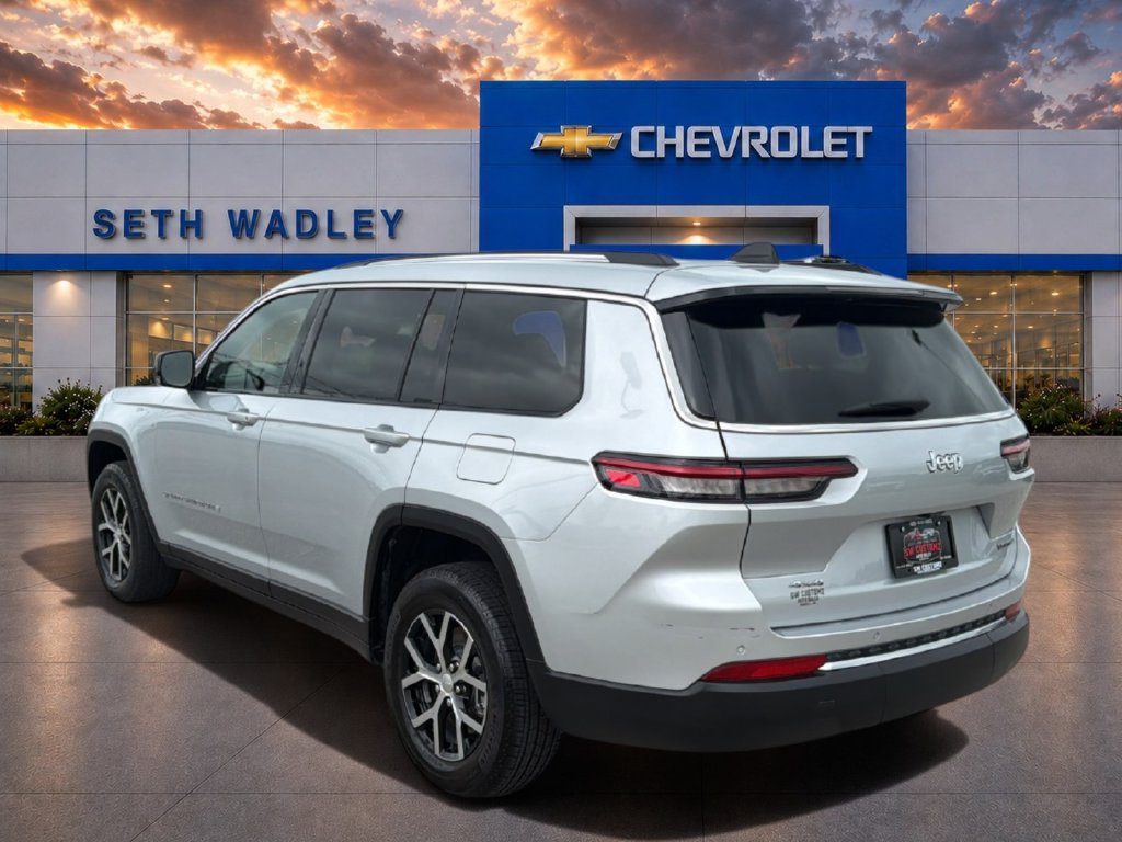 Used 2023 Jeep Grand Cherokee L Limited AWD/4WD image 5