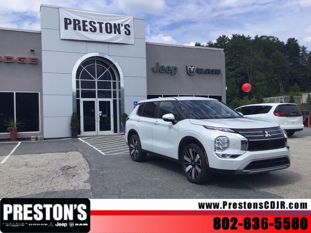 Used 2025 Mitsubishi Outlander AWD image 8