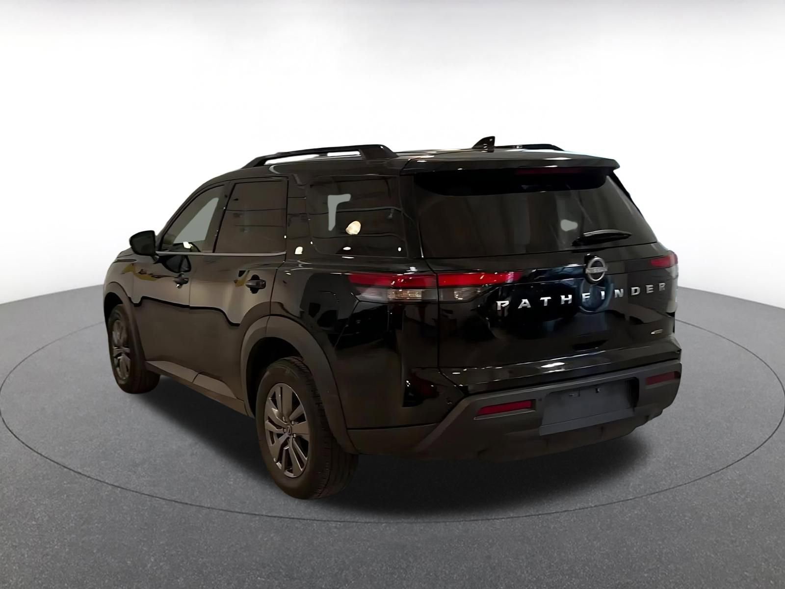 Used 2025 Nissan Pathfinder SV image 11