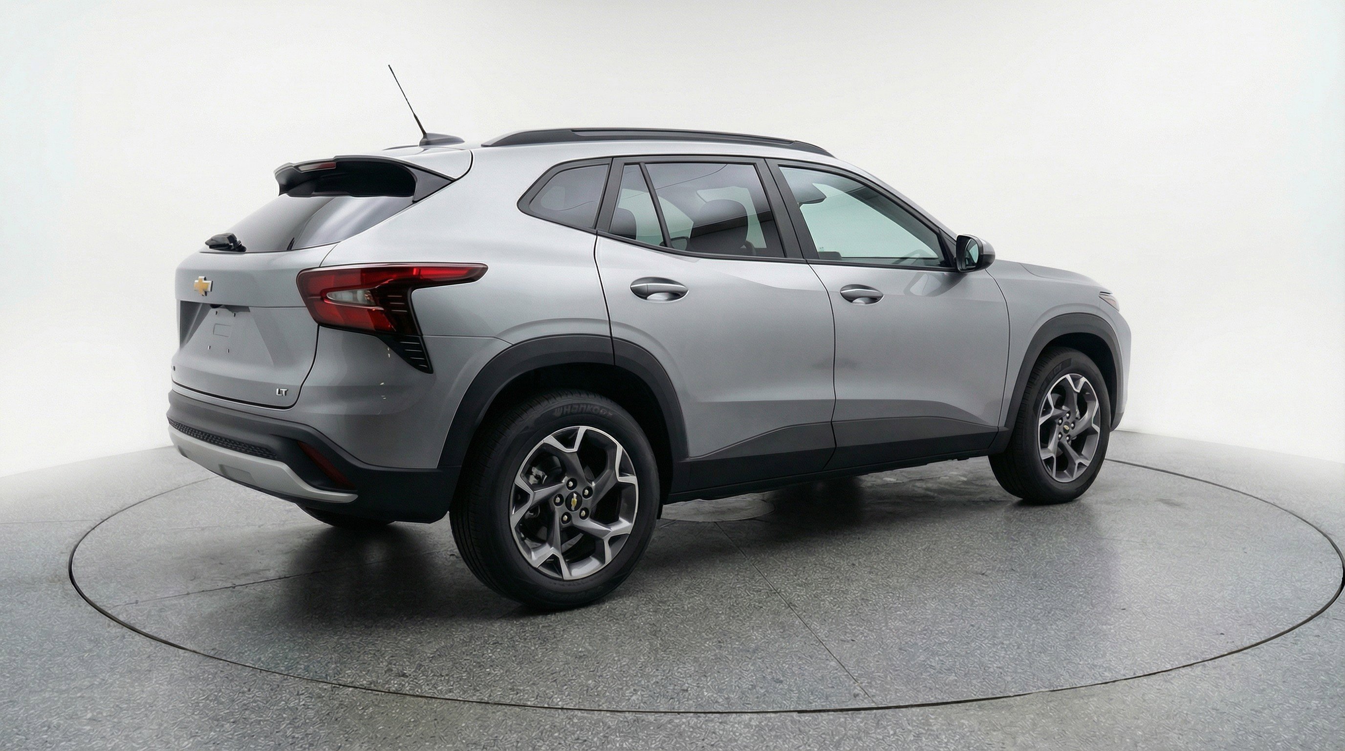 Used 2025 Chevrolet Trax LT w/ LT Convenience Package image 9