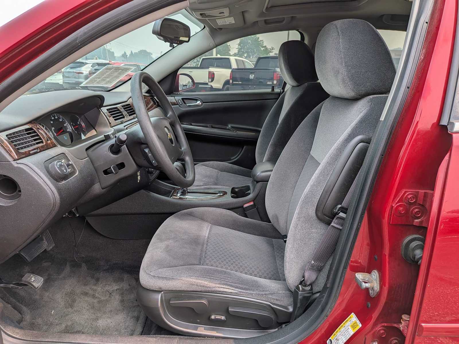 Used 2015 Chevrolet Impala LT w/ LT Sunroof Package FWD image 13