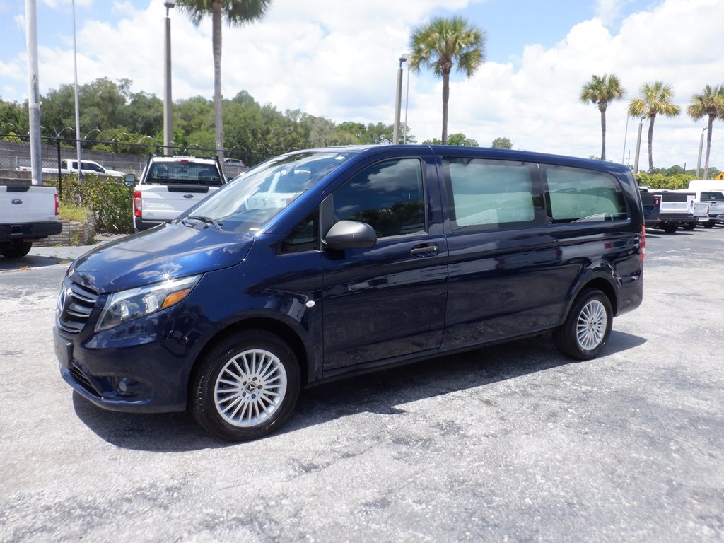 Used 2022 Mercedes-Benz Metris image 2