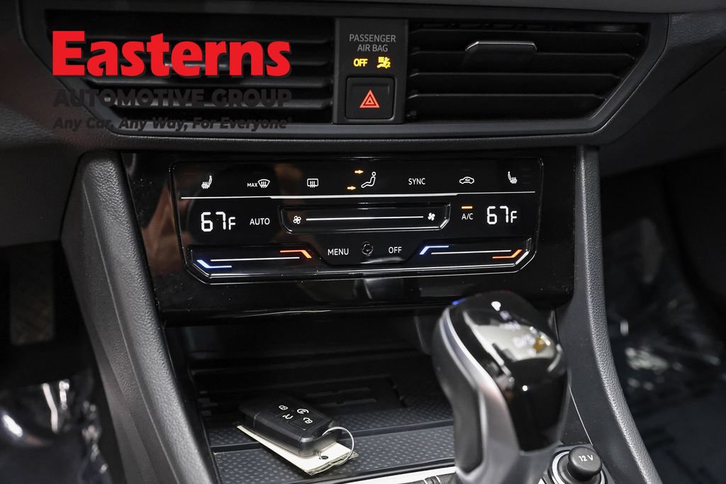 Used 2025 Volkswagen Jetta SE FWD image 19