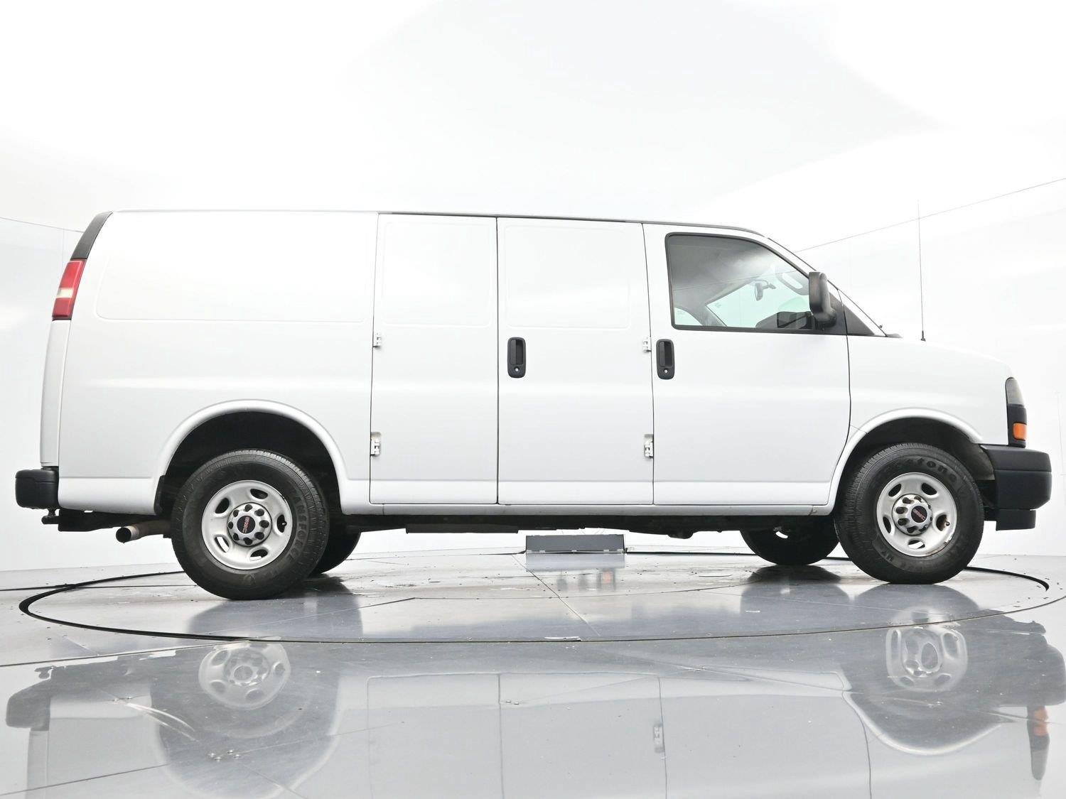 Used 2018 GMC Savana 2500 w/ Enhanced Convenience Package RWD image 45