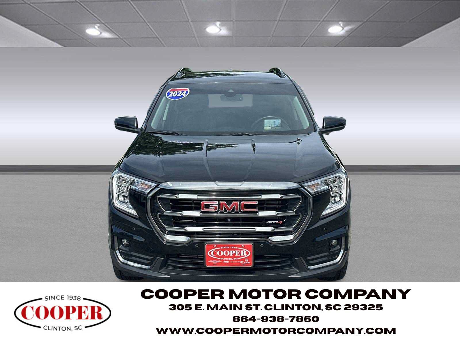 Used 2024 GMC Terrain AT4 w/ Tech Package AWD/4WD image 8