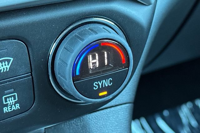 Used 2023 GMC Acadia SLE image 31