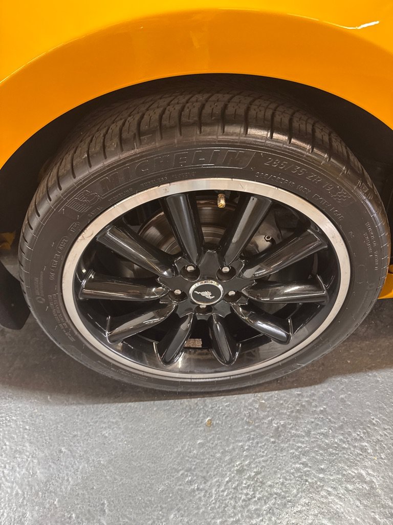 Used 2013 Ford Mustang Boss 302 w/ Boss 302 Accessory Pkg RWD image 34