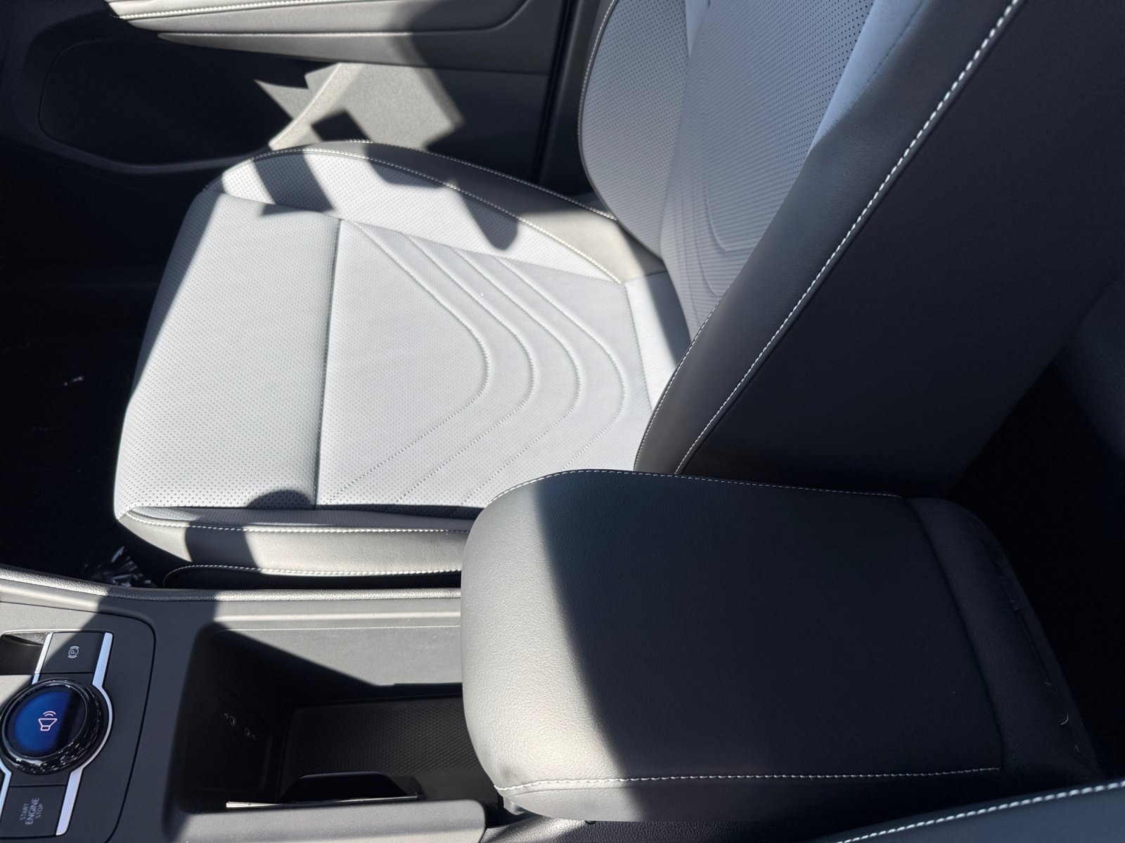 New 2026 Volkswagen Tiguan SE FWD image 14