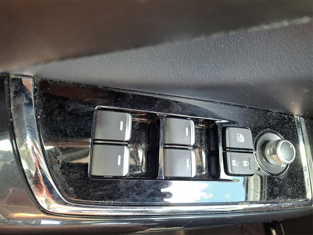 Used 2018 MAZDA CX-9 Touring w/ Touring Premium Package image 16