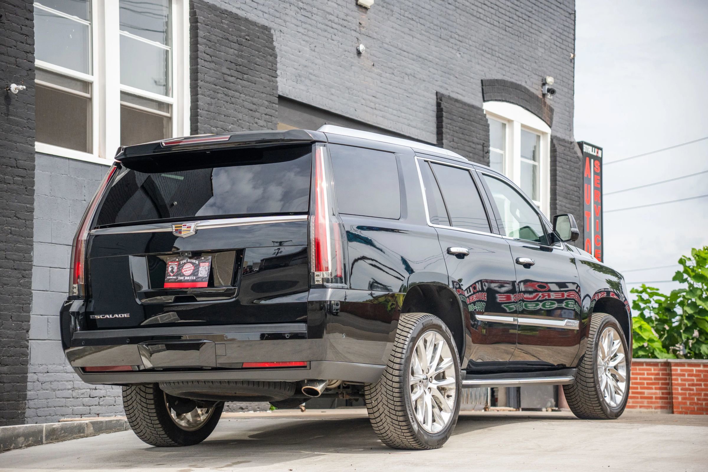 Used 2018 Cadillac Escalade Luxury image 5