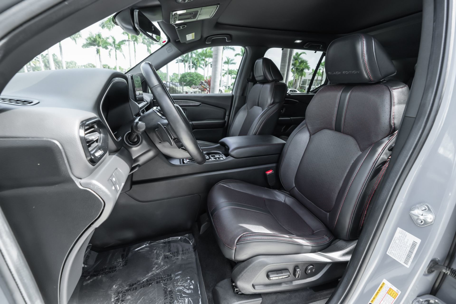 Used 2025 Honda Pilot Black Edition image 6