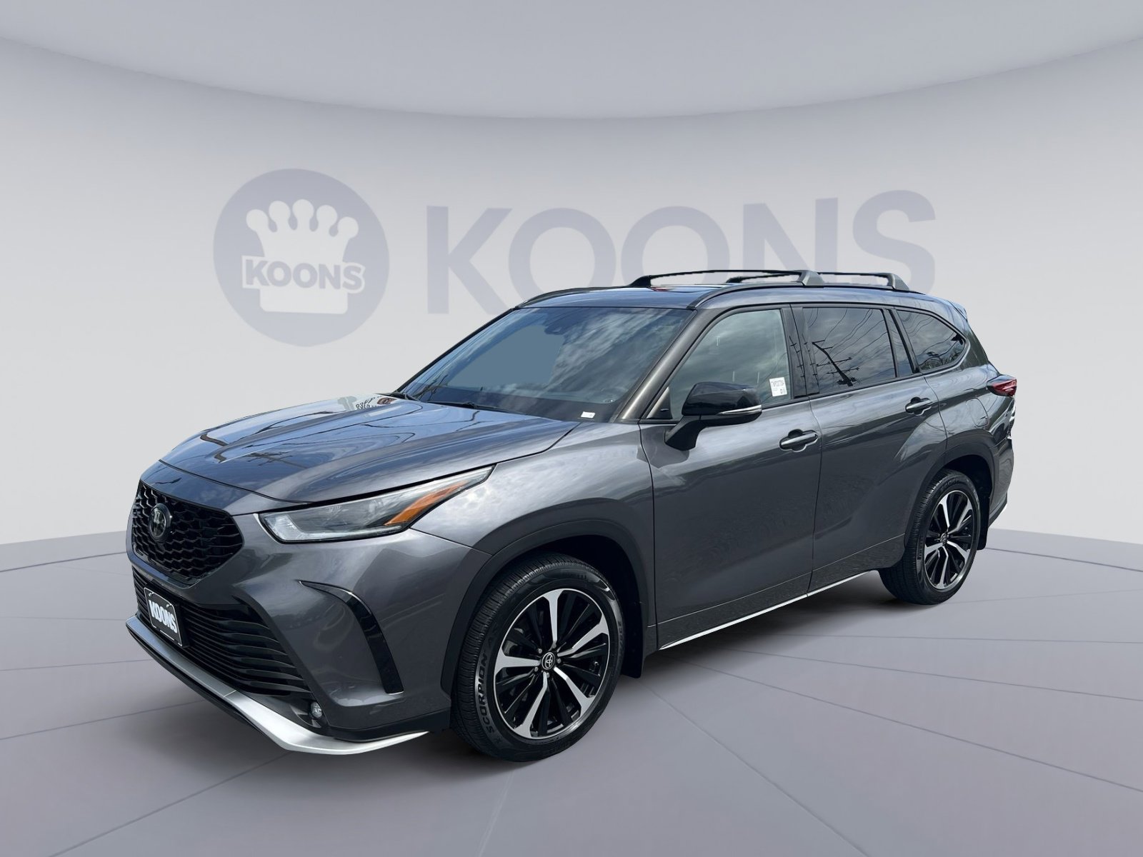 Used 2022 Toyota Highlander XSE AWD/4WD image 1