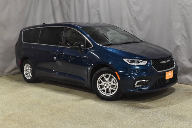 Certified 2025 Chrysler Pacifica Select image 4