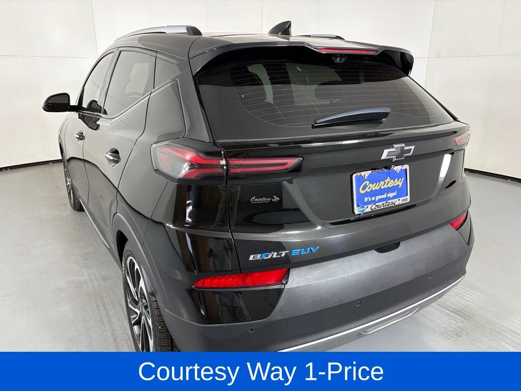 Used 2022 Chevrolet Bolt EUV Premier w/ Sun & Sound Package FWD image 8