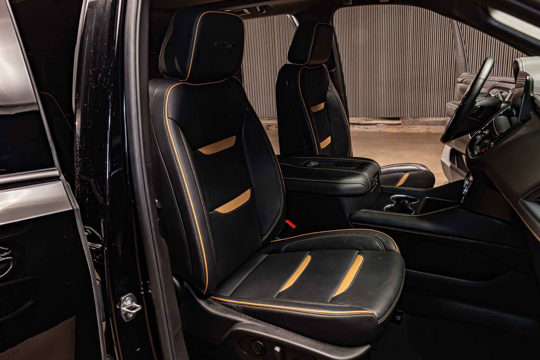 Used 2024 GMC Yukon AT4 w/ AT4 Premium Plus Package image 27