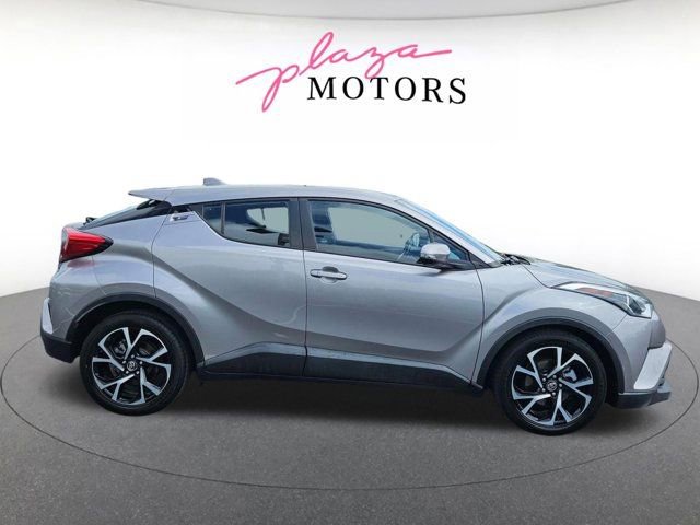 Used 2019 Toyota C-HR XLE FWD image 4