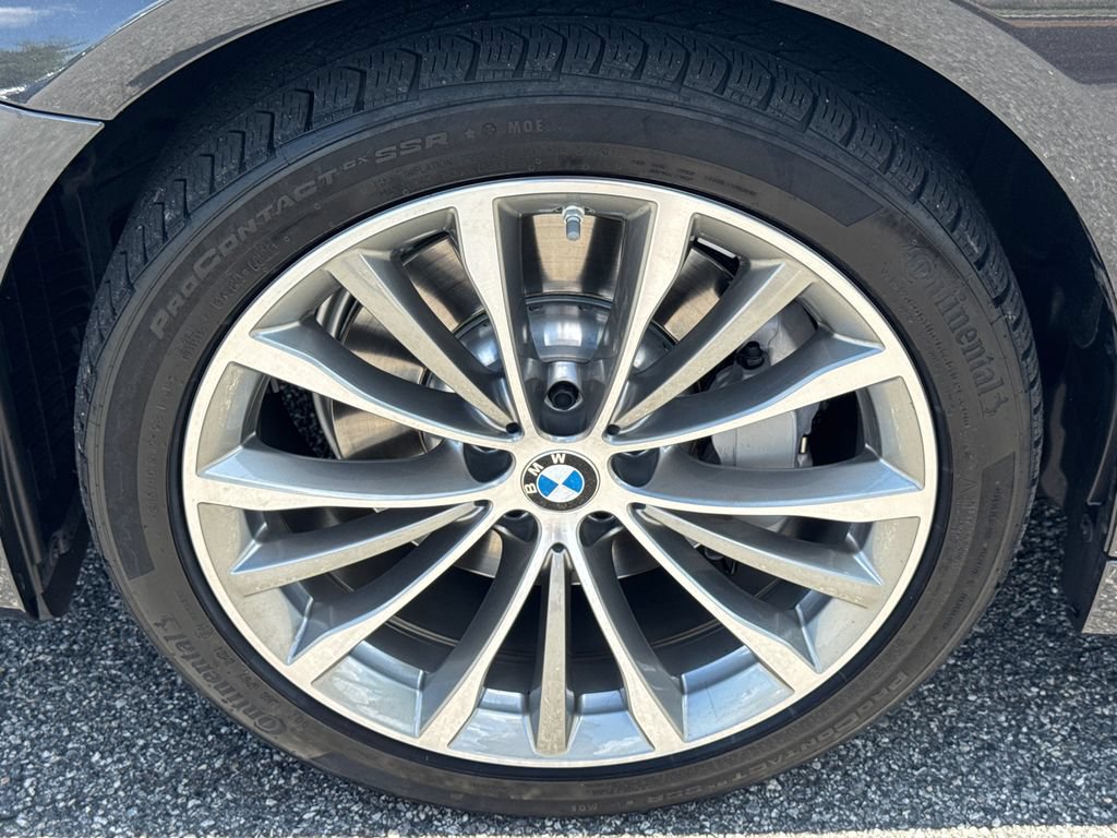 Used 2022 BMW 530i w/ Convenience Package RWD image 11