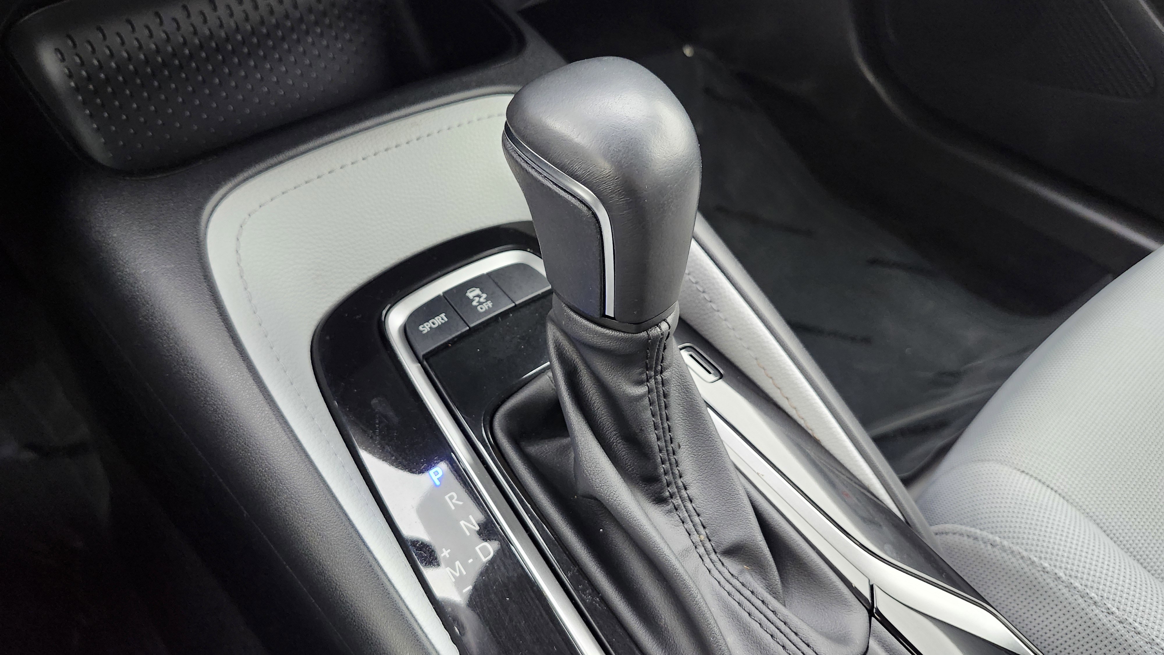 Used 2022 Toyota Corolla SE w/ SE Preferred Package image 29