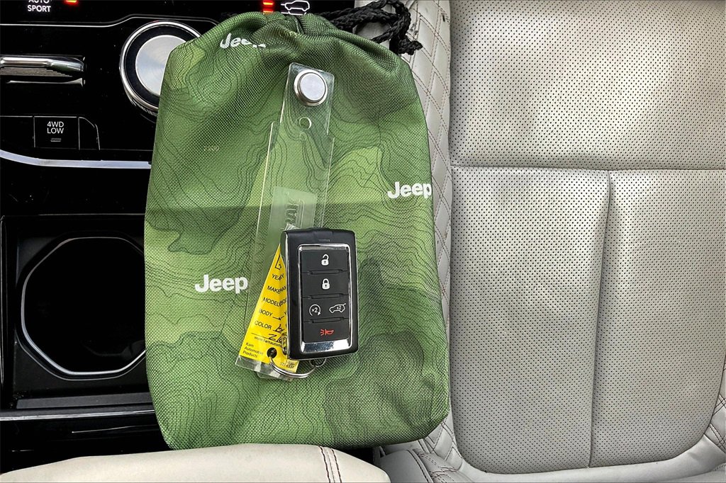 Used 2021 Jeep Grand Cherokee L Summit w/ Luxury Tech Group V image 10