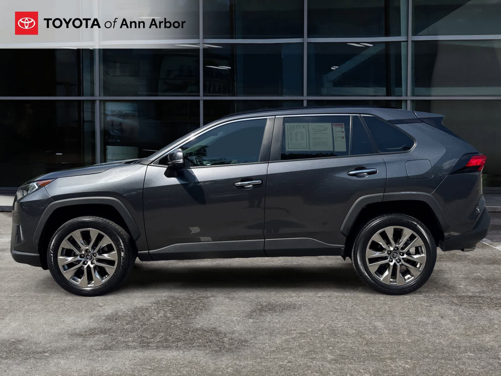 Used 2019 Toyota RAV4 Limited FWD image 10