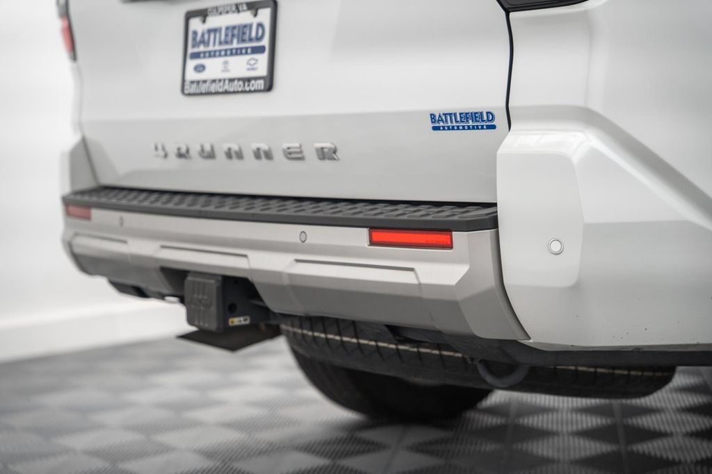 Used 2025 Toyota 4Runner Limited AWD/4WD image 9