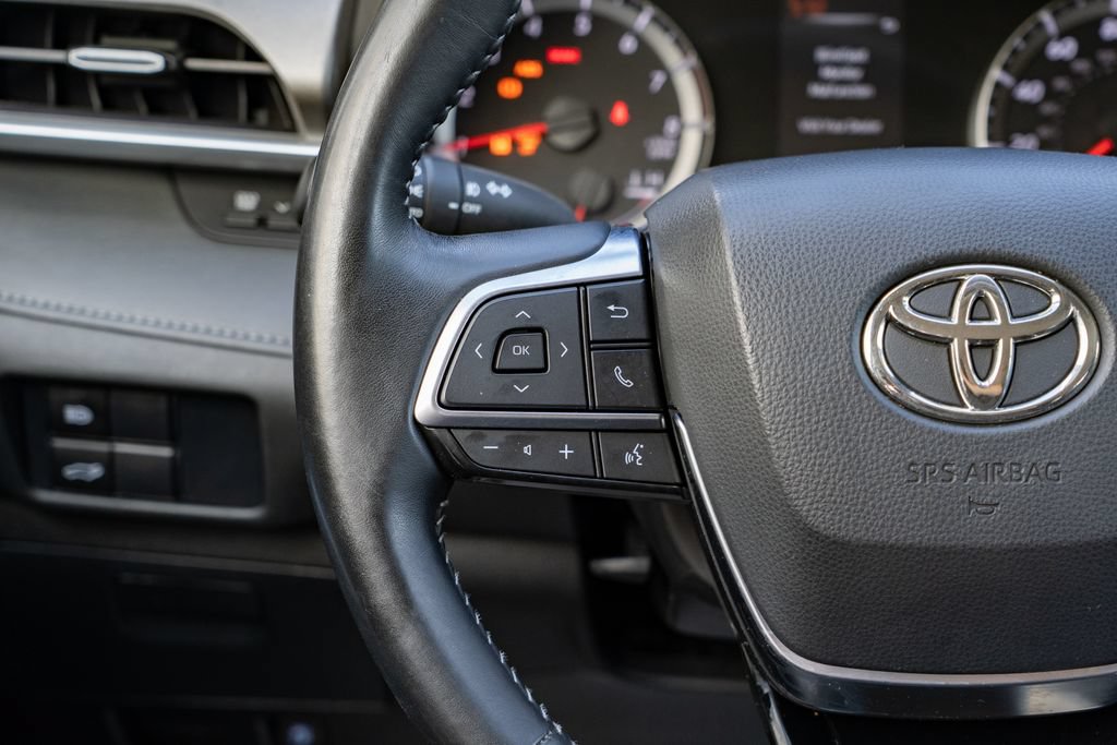 Used 2020 Toyota Highlander LE AWD/4WD image 14