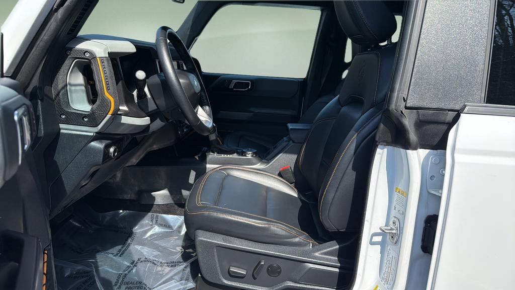 Used 2023 Ford Bronco Badlands image 9
