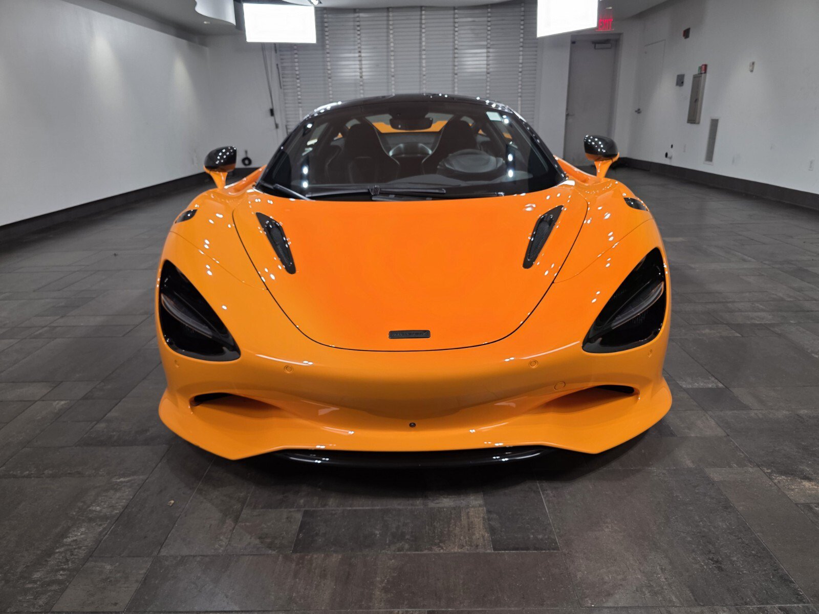 Used 2025 McLaren 750S RWD image 2