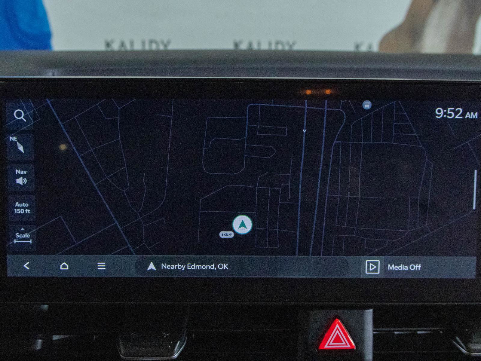 Used 2026 Kia Carnival EX image 5