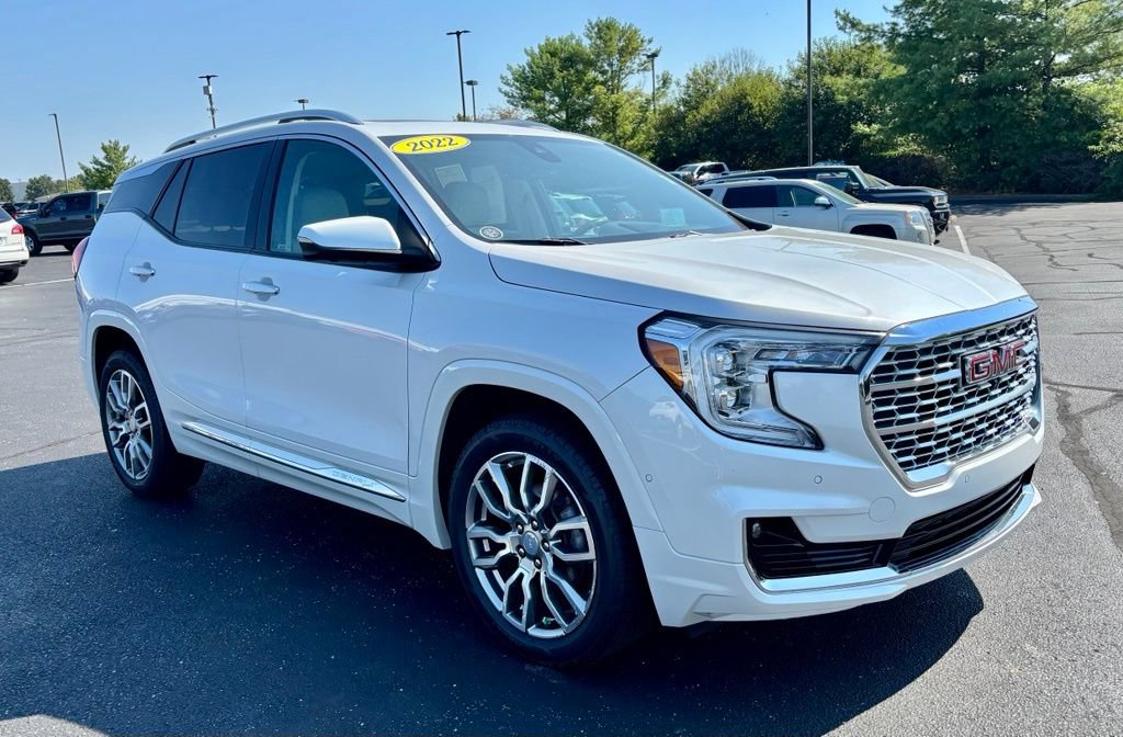 Used 2022 GMC Terrain Denali w/ Denali Premium Package AWD/4WD image 9