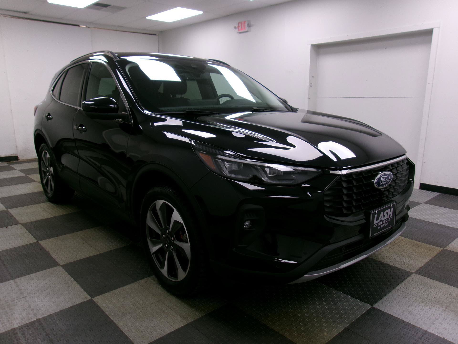 Used 2024 Ford Escape Platinum AWD/4WD image 14