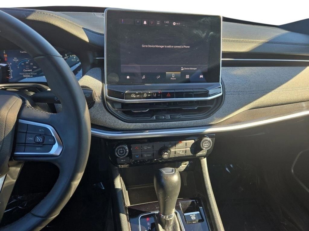 Used 2024 Jeep Compass Latitude image 25