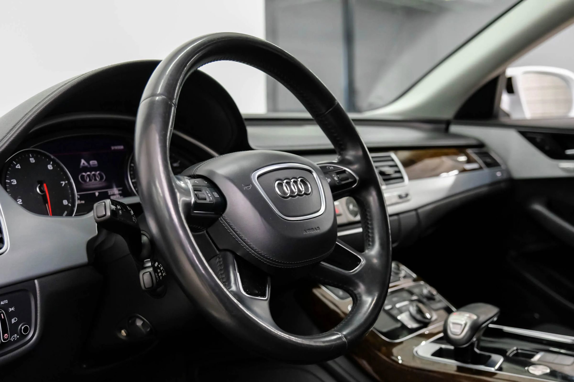 Used 2014 Audi A8 L 4.0T image 16