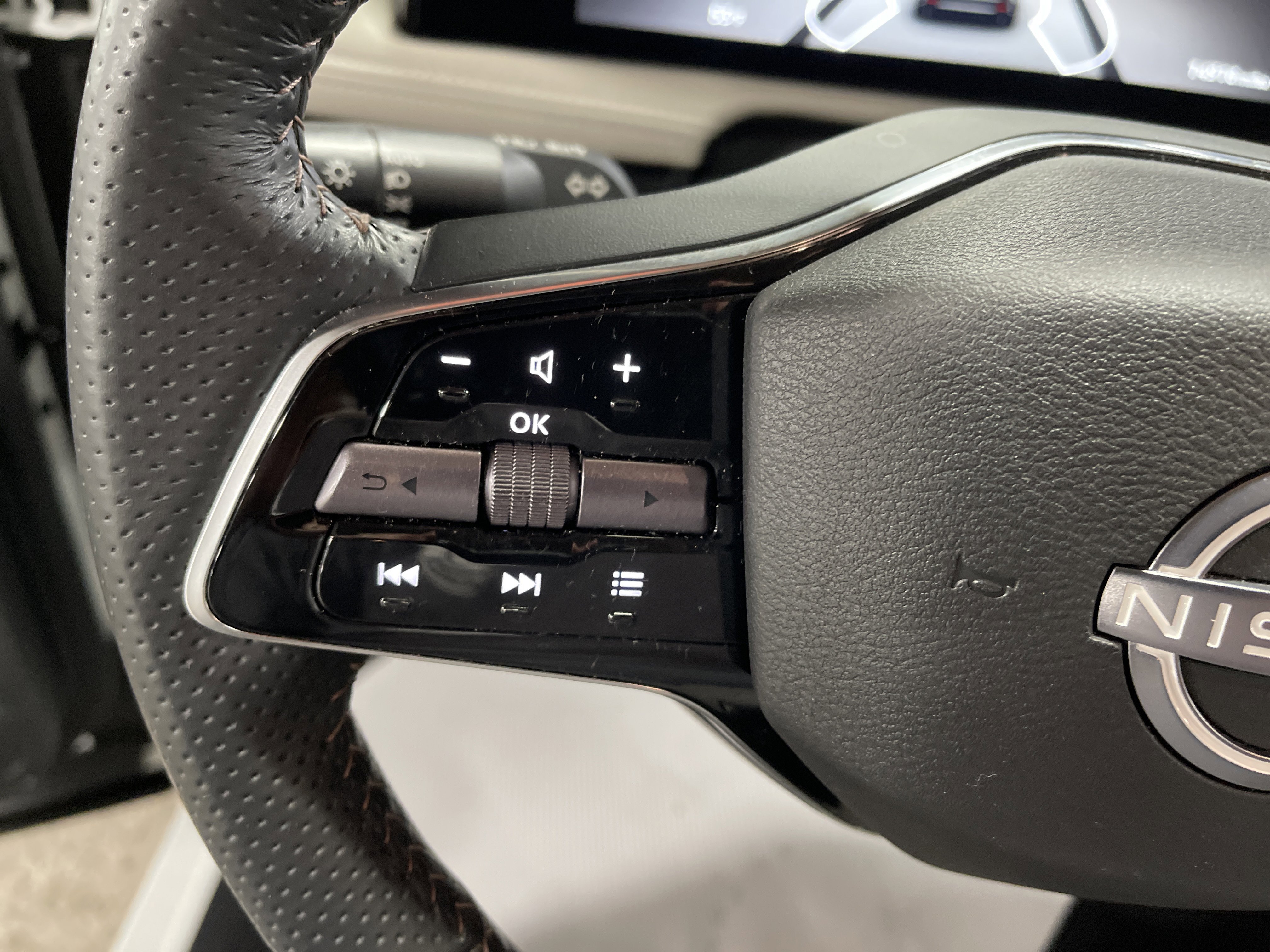 Used 2023 Nissan Ariya FWD image 18