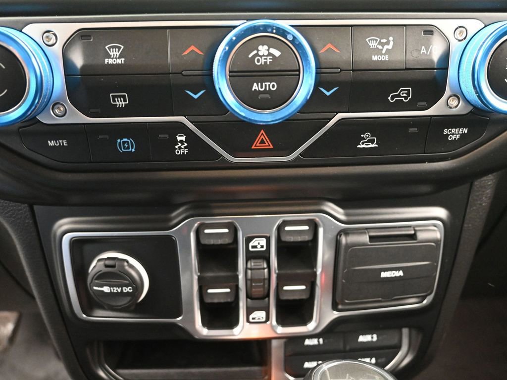 Used 2023 Jeep Wrangler Unlimited Sahara image 16