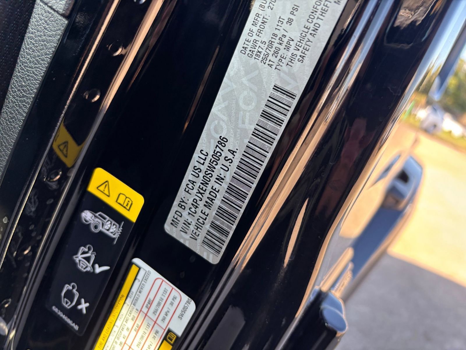 Used 2025 Jeep Wrangler Sahara image 28