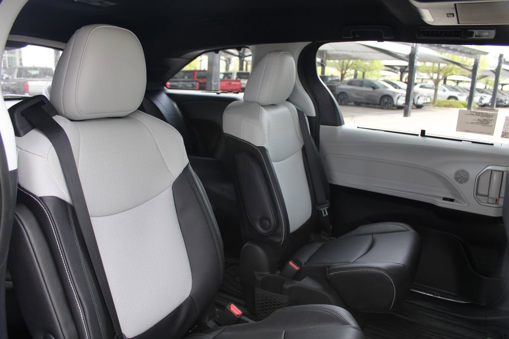 New 2026 Toyota Sienna XSE image 47
