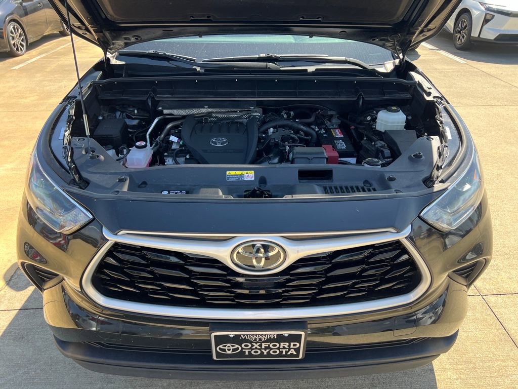 Used 2023 Toyota Highlander L image 18