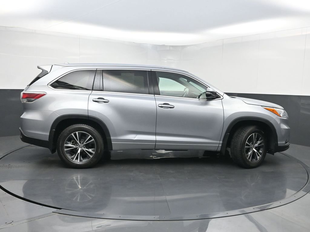 Used 2016 Toyota Highlander XLE AWD/4WD image 42