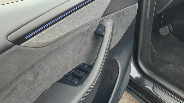 Used 2026 Tesla Model Y Long Range image 7