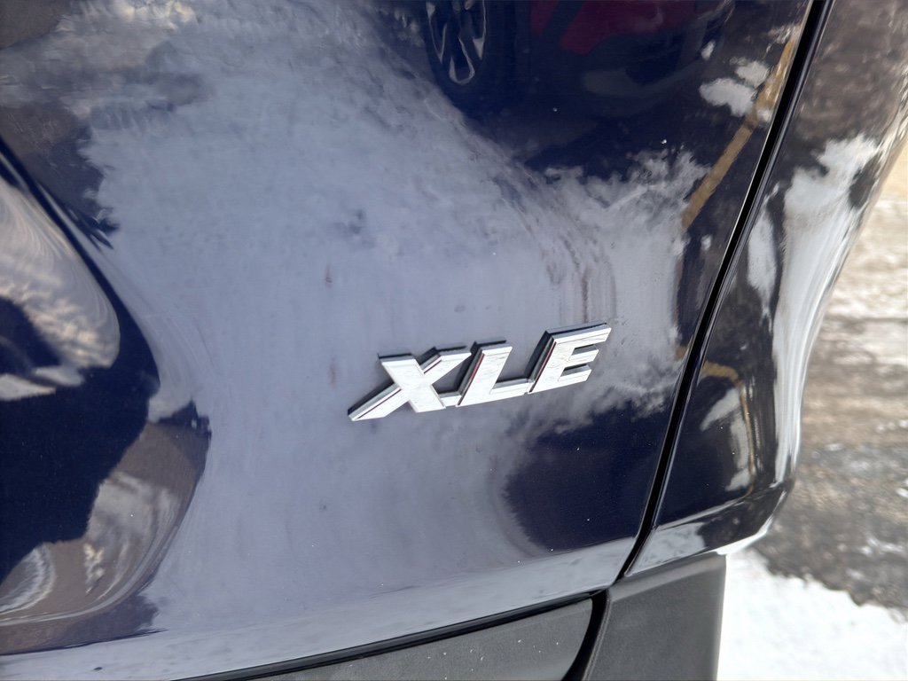Used 2021 Toyota RAV4 XLE Premium image 8