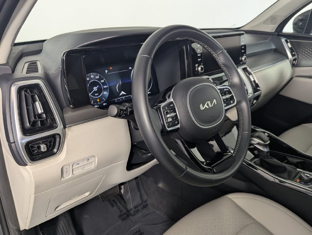 Used 2023 Kia Sorento SX AWD/4WD image 11