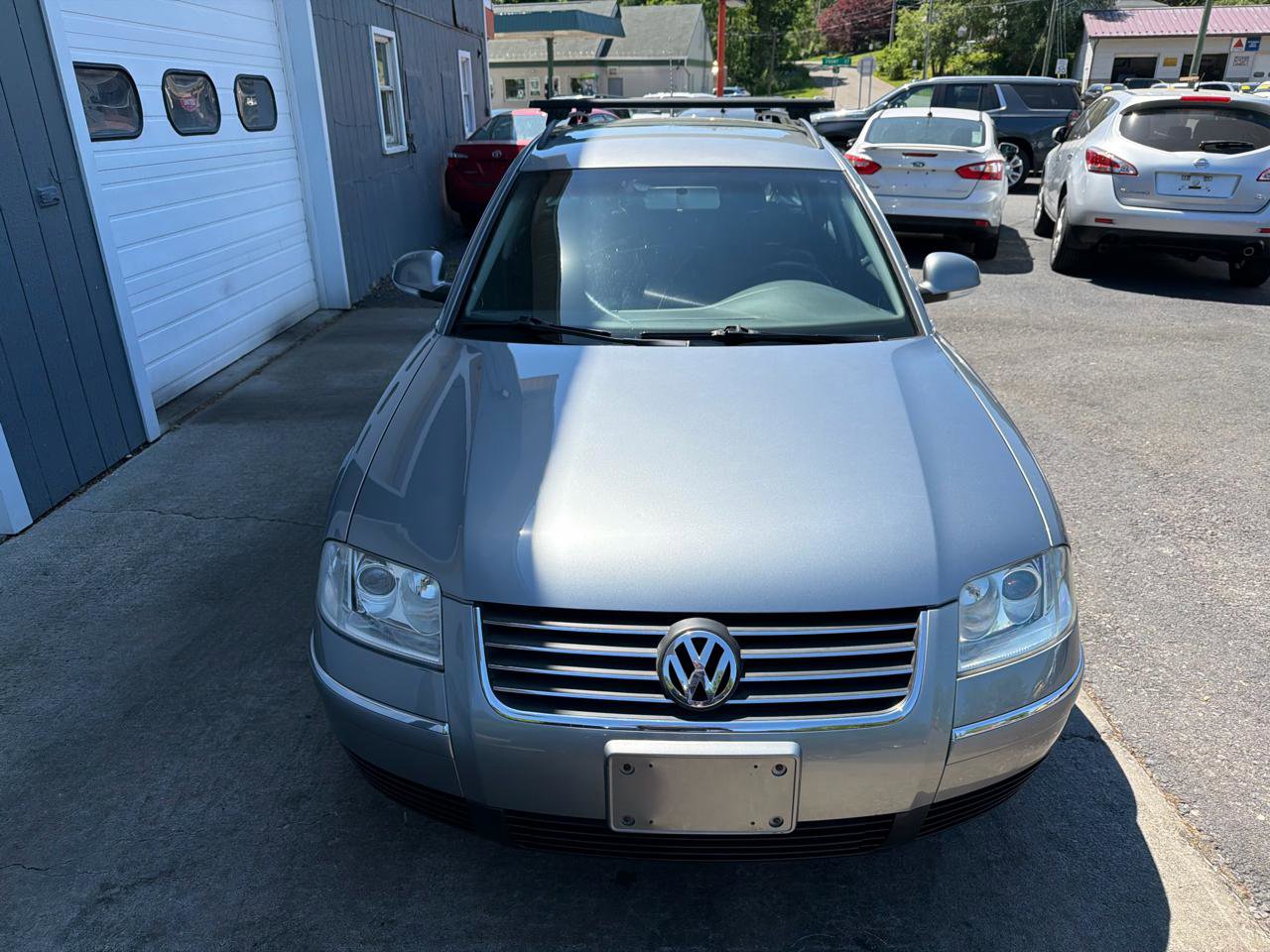 Used 2004 Volkswagen Passat GL FWD image 2